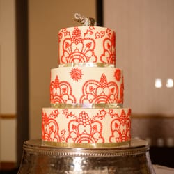 Kelly's Cakery - Beautiful wedding cake--Kelly provided the cake base.