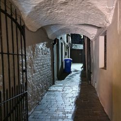 The Hole In The Wall - Alley way to the bar.