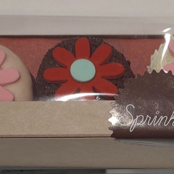 Sprinkles La Jolla - Mini Cupcake Sampler (Strawberry, Dark Chocolate, Vanilla) - Desserts Near Me - La Jolla, California Sprinkles La Jolla - Mini Cupcake Sampler (Strawberry, Dark Chocolate, Vanilla) - Desserts Near Me - La Jolla, California