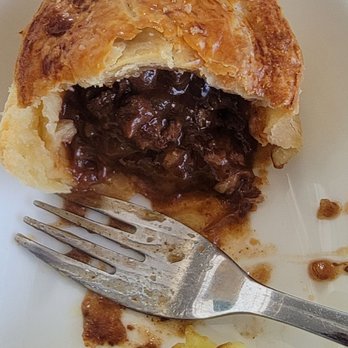 British Airways First Lounge - Inside Steak amd Ale Pie - Airport Lounges Near Me - Gt Lon, XGL British Airways First Lounge - Inside Steak amd Ale Pie - Airport Lounges Near Me - Gt Lon, XGL