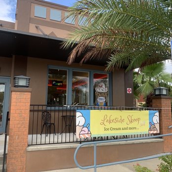 Lakeside Skoop - Storefront & Outdoor Seating - Ice Cream & Frozen Yogurt Near Me - Eustis, Florida