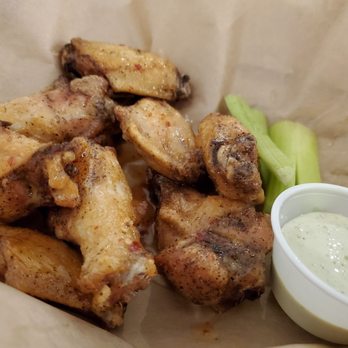 Elmhurst Brewing - Sweet n Spicy wings wings weren't bad at all.....fried and very good sauce made with beer in the brewery..the dip was "ok" - Breweries Near Me - Elmhurst, Illinois