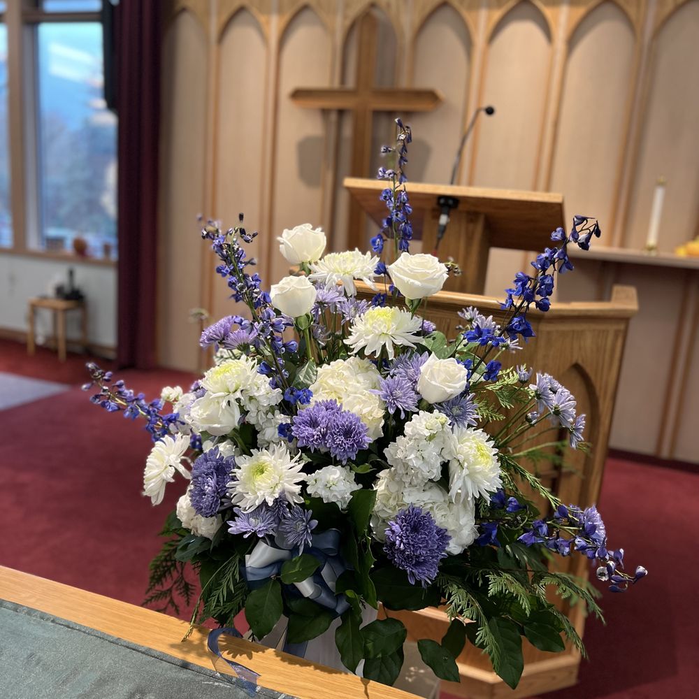 Amazing arrangement for our mothers memorial service Amazing arrangement for our mothers memorial service