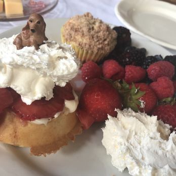 Crystal Dining Room - Even my travel dog 'leroy' loved the waffles! - American Near Me - Eureka Springs, Arkansas