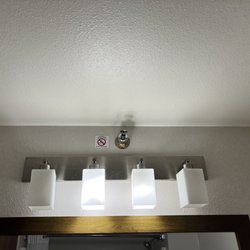 Mainstay Suites Dubuque At Hwy 20 - Burnt out light bulbs