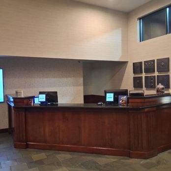 Best Western New Oregon - Lobby front desk - Hotels Near Me - Eugene, Oregon