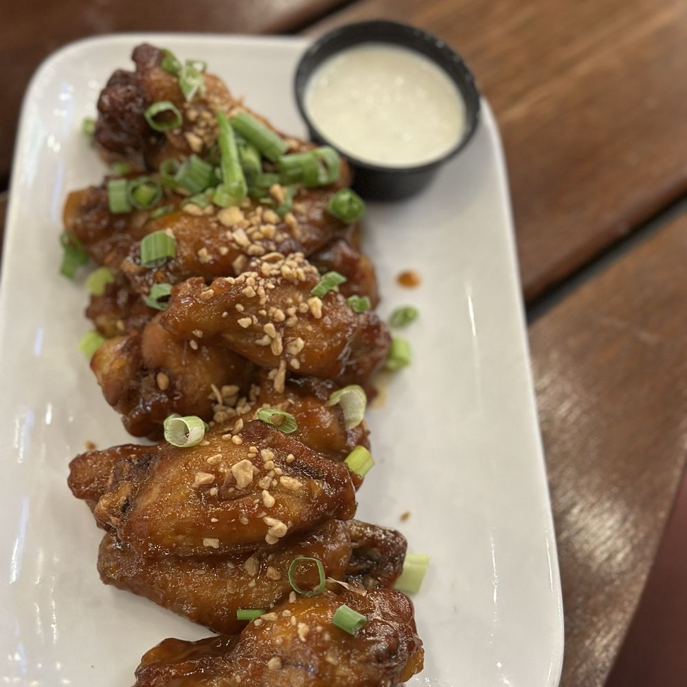 Oscar's Brewing Company - Free Range Chicken Wings Plate - American Near Me - Temecula, California