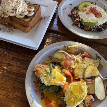 1909 - Banana Kahlua French Toast, lobster Benedict, Huevos Rancheros - Bars Near Me - Temecula, California