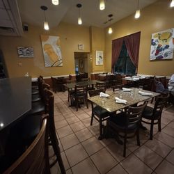 DeCosta's Restaurant - Dining area