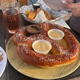 Get the soft pretzel! Get the soft pretzel!
