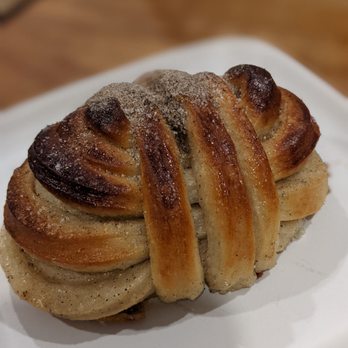 La Cabra - Cardamom bun - Bakeries Near Me - New York, New York