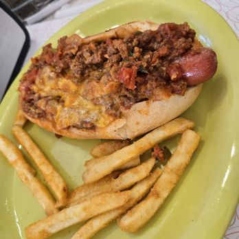 Mr D'z Route 66 Diner - Chili dog - Diners Near Me - Kingman, Arizona