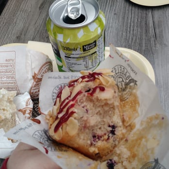 Bagelstein - Currant and almond muffin - Bagels Near Me - Paris, 75