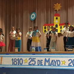 Escuela Argentina En New York  EANY - Acto EANY - 25 de mayo. Los chicos de primer grado cantando "la cueca del 25 de mayo."