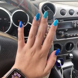 Lynny Nails - Nails