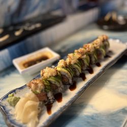 Yakitori Jinbei - Avocado/spicy tuna roll