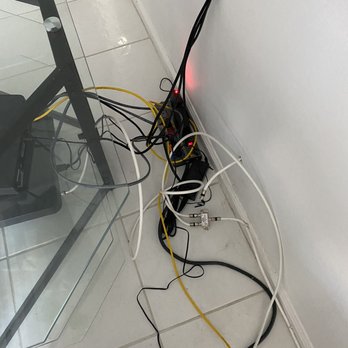 Mount Atlanta - Wires are very sloppy - TV Mounting Near Me Mount Atlanta - Wires are very sloppy - TV Mounting Near Me