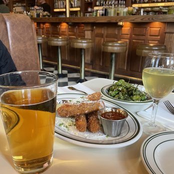 Bandits Burger & Dive - Cocktail Bars Near Me - New York, New York