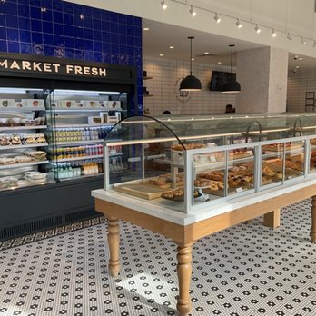 Paris Baguette - The first few steps when you walk in and .... Voila! - Coffee & Tea Near Me - Herndon, Virginia Paris Baguette - The first few steps when you walk in and .... Voila! - Coffee & Tea Near Me - Herndon, Virginia