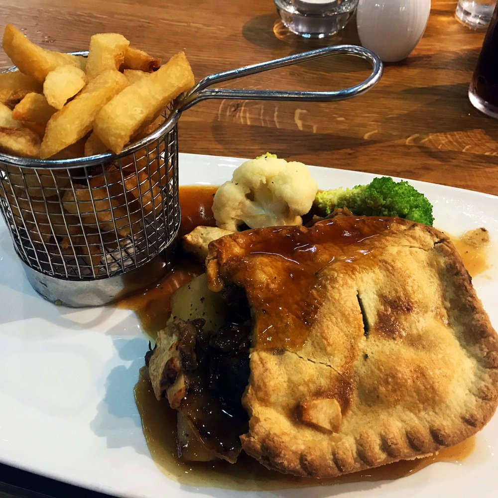 The Fisherman's Retreat - Steak and mushroom pie - Bistros Near Me - Ramsbottom, BOL