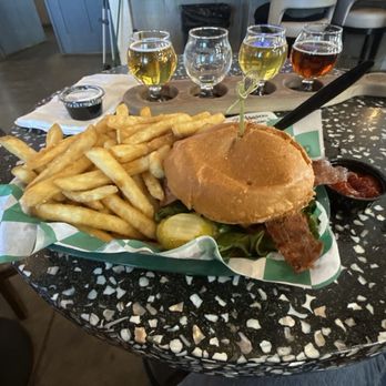 Wagon Wheel Brewing Company - Beer Bar Near Me - Oxnard, California