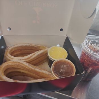 Ole Churros - Henderson - Flamenco combo with Bavarian cream and dulce de leche - Spanish Near Me - Las Vegas, Nevada Ole Churros - Henderson - Flamenco combo with Bavarian cream and dulce de leche - Spanish Near Me - Las Vegas, Nevada