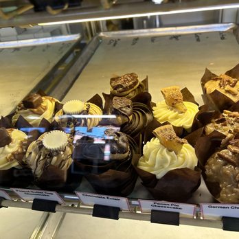 Jen's Sweet Treats - Cupcakes Near Me - Cudahy, Wisconsin