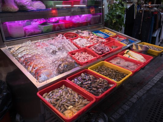 Huaxi Street Night Market by null