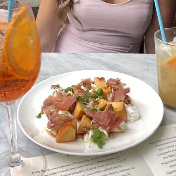 Eastend - Aperol spritz, burrata/peach/prosciutto/walnut salad, Lewis street punch - New American Near Me - Greenwich, Connecticut Eastend - Aperol spritz, burrata/peach/prosciutto/walnut salad, Lewis street punch - New American Near Me - Greenwich, Connecticut