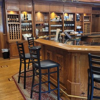 Lynfred Winery - Wineries Near Me - Roselle, Illinois Lynfred Winery - Wineries Near Me - Roselle, Illinois