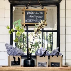 ReCHIC - Front of store curbside pick-up.