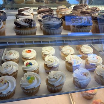 Izzy’s Treats - Cupcakes - Bakeries Near Me - Haltom City, Texas Izzy’s Treats - Cupcakes - Bakeries Near Me - Haltom City, Texas