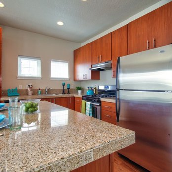 Sunset Crossing - Sunset Crossing kitchen with stainless steel appliances - Apartments Near Me - Beaverton, Oregon Sunset Crossing - Sunset Crossing kitchen with stainless steel appliances - Apartments Near Me - Beaverton, Oregon