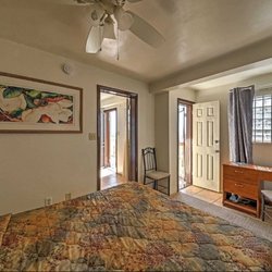 Sunset Gardens Guesthouse - Bedroom in Apartment with Sea View