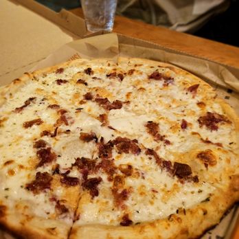 Blaze Pizza - White top, missing arugula. Anyone seen it? - Pizza Near Me - Eastvale, California Blaze Pizza - White top, missing arugula. Anyone seen it? - Pizza Near Me - Eastvale, California