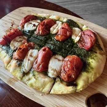 Baileys' Chocolate Bar - Caprese flatbread - Lounges Near Me - Saint Louis, Missouri Baileys' Chocolate Bar - Caprese flatbread - Lounges Near Me - Saint Louis, Missouri