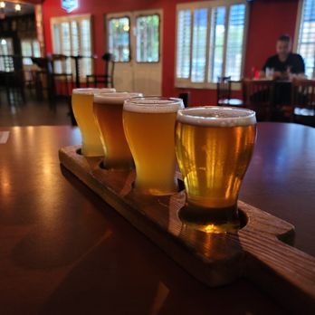 Mad Pecker Brewing - Beer Flight - New American Near Me - San Antonio, Texas Mad Pecker Brewing - Beer Flight - New American Near Me - San Antonio, Texas
