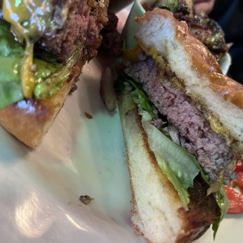 Zest Kitchen & Bar - Short rib burger - Cocktail Bars Near Me - Port St. Lucie, Florida