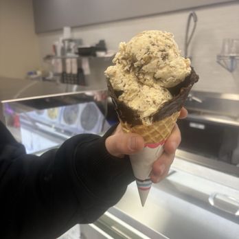 Baskin-Robbins 31 Flavors - Double scoop of Reese's peanut butter cup ice cream - Ice Cream & Frozen Yogurt Near Me - Reno, Nevada Baskin-Robbins 31 Flavors - Double scoop of Reese's peanut butter cup ice cream - Ice Cream & Frozen Yogurt Near Me - Reno, Nevada
