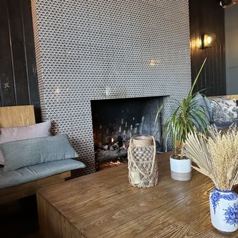 Zinqué - You can sit here while waiting for your table - French Near Me - Newport Beach, California Zinqué - You can sit here while waiting for your table - French Near Me - Newport Beach, California