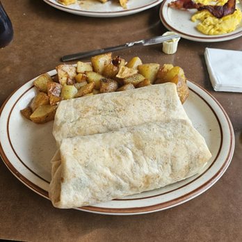 Country Kitchen - Chorizo burritos,  French toast - Salad Near Me - Prunedale, California