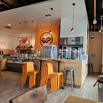 La Monarca Bakery & Cafe - Bakeries Near Me - Pico Rivera, California