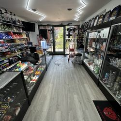 Toluca Lake Smoke Shop