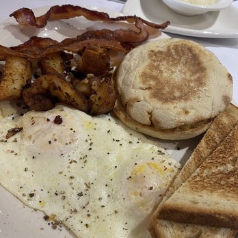 Caffe Luna Rosa - Two egg breakfast with bacon and toast - Italian Near Me - Delray Beach, Florida
