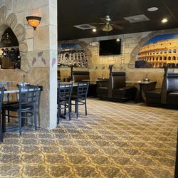Alfredos Brick Oven Pizza - Dining area