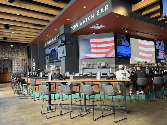 Tom's Watch Bar - National Harbor by null