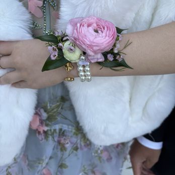 Bloom Gallery Flowers - Pink rose corsage for prom - Florists Near Me - San Francisco, California Bloom Gallery Flowers - Pink rose corsage for prom - Florists Near Me - San Francisco, California