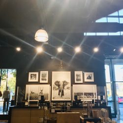 Banana Republic Factory Store - Interior