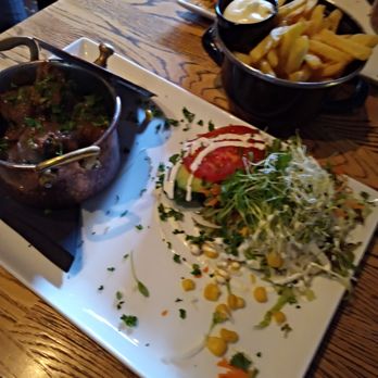 't Oud Clooster - Salad, Stew and Fries - Belgian Near Me - Gent, VOV 't Oud Clooster - Salad, Stew and Fries - Belgian Near Me - Gent, VOV