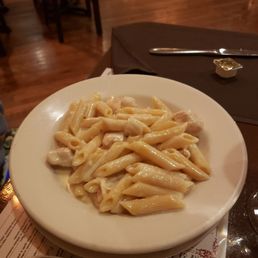 Kids alfredo pasta with grill chicken